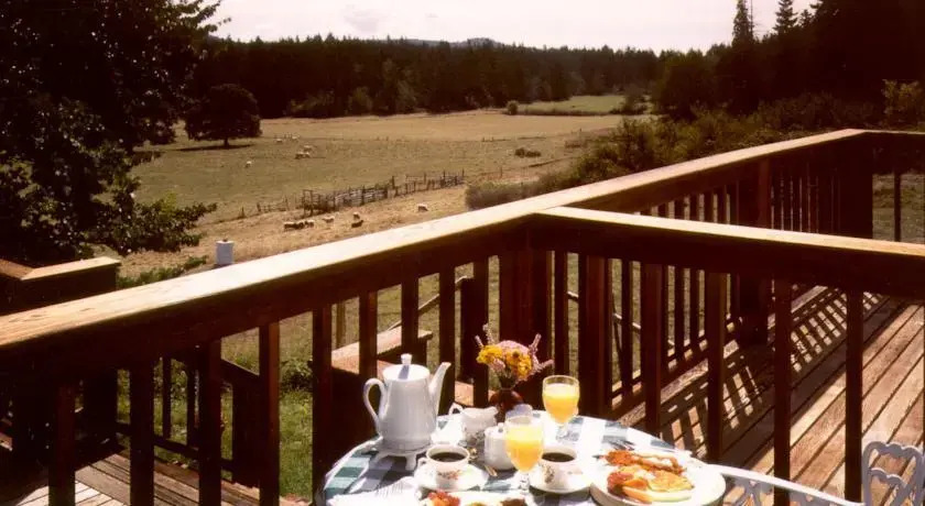 Turtleback Farm Inn