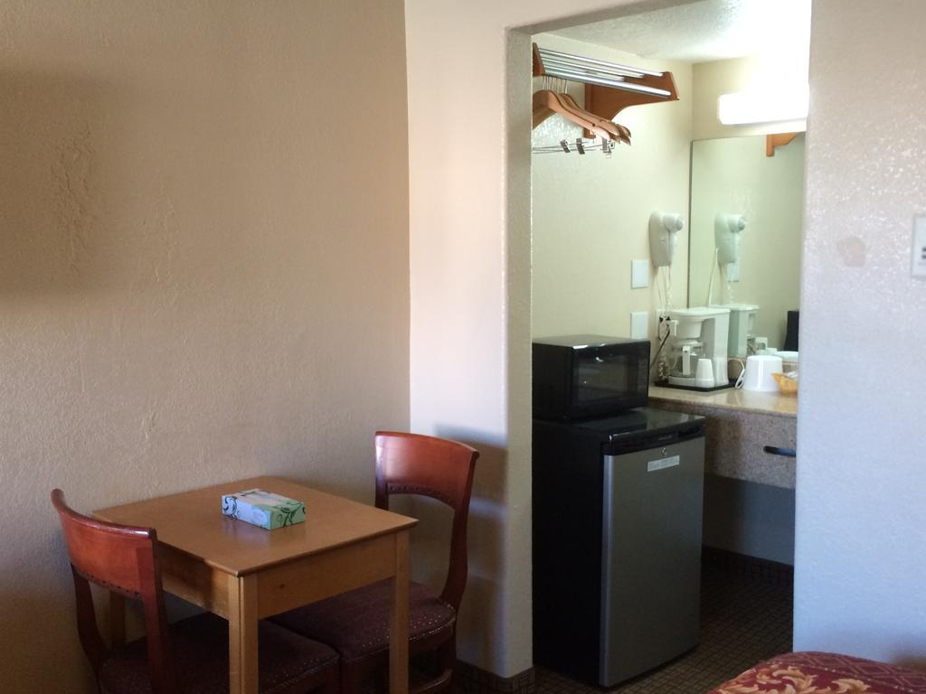 Economy Inn