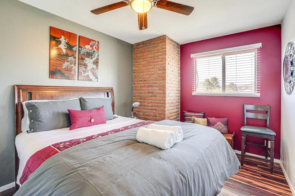 1 Mi to Dtwn: Scenic Prescott Hillside Retreat!