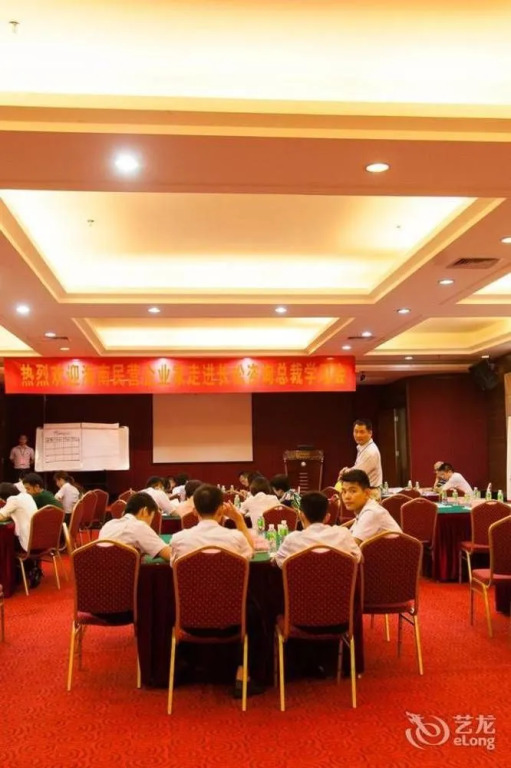 Crown Jiakai Hotel