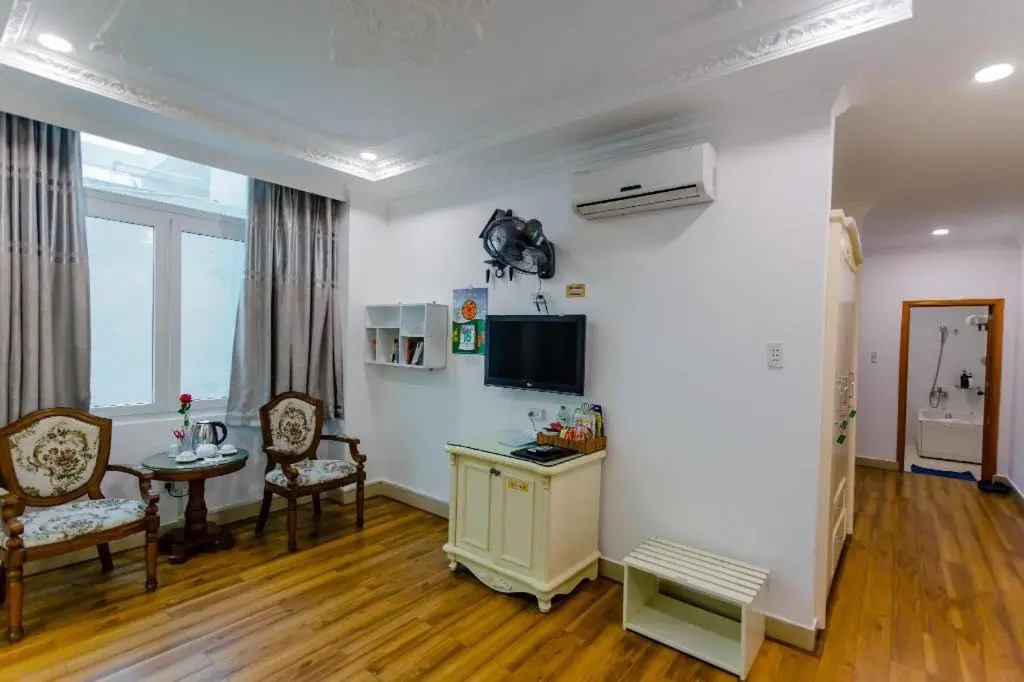 DAHLIALAND SAIGON HOTEL & SWIMMING PooL