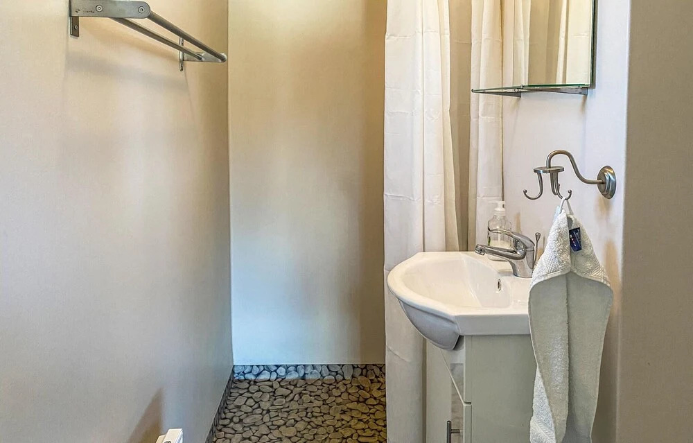 5 Bedroom Stunning Home In Mellbystrand