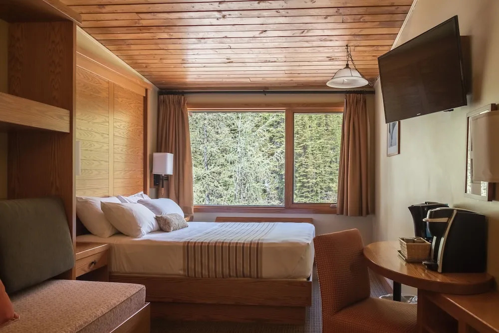Sunshine Mountain Lodge
