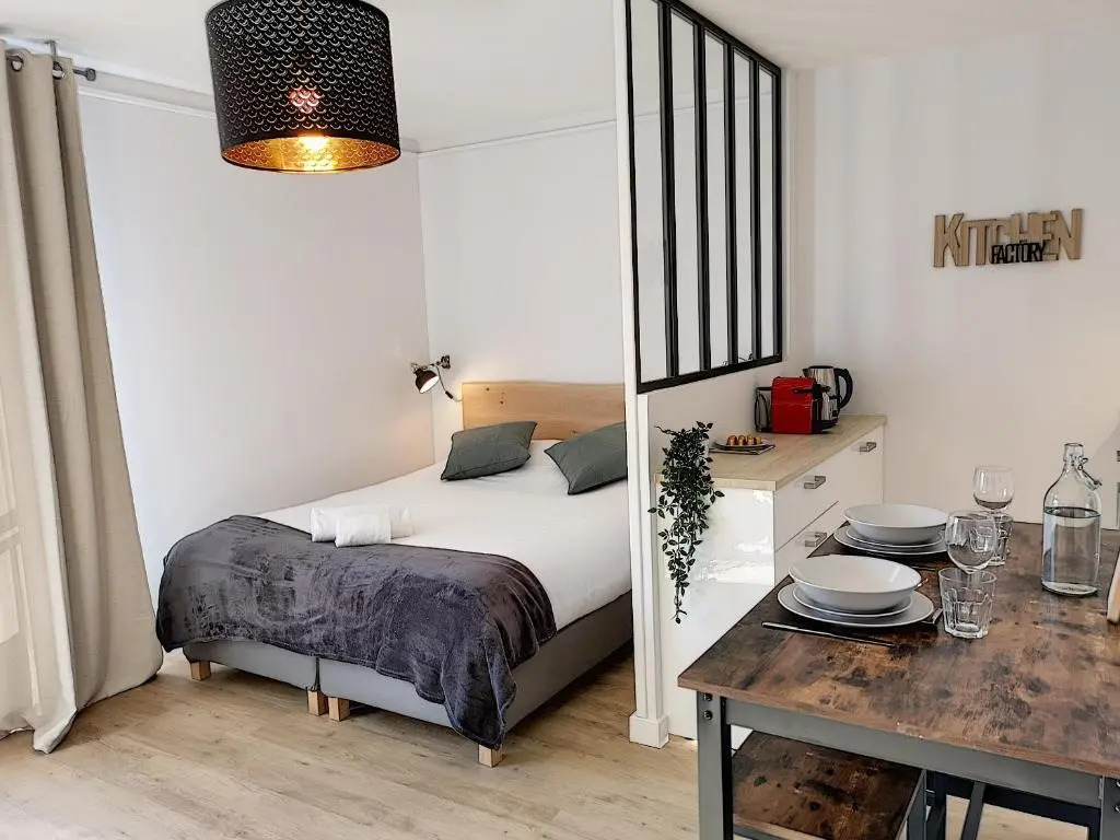 Le Petit Balzac by Cocoonr