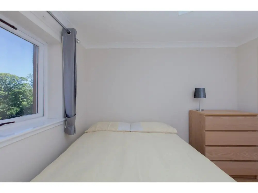 Lovely Upgraded Modern Flat in North Edinburgh