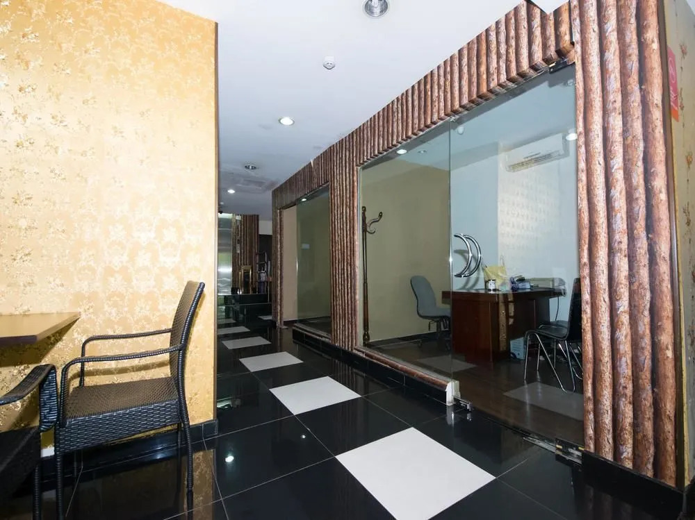 OYO 110 Cosmic Hotel