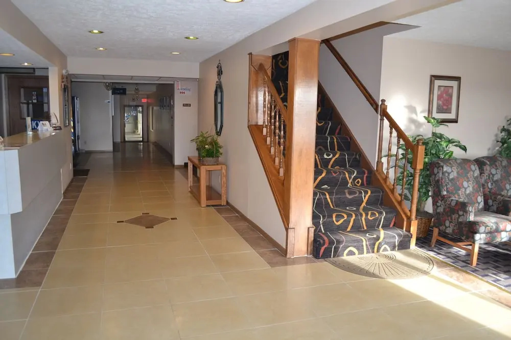 Sky Lodge Inn & Suites - Delavan