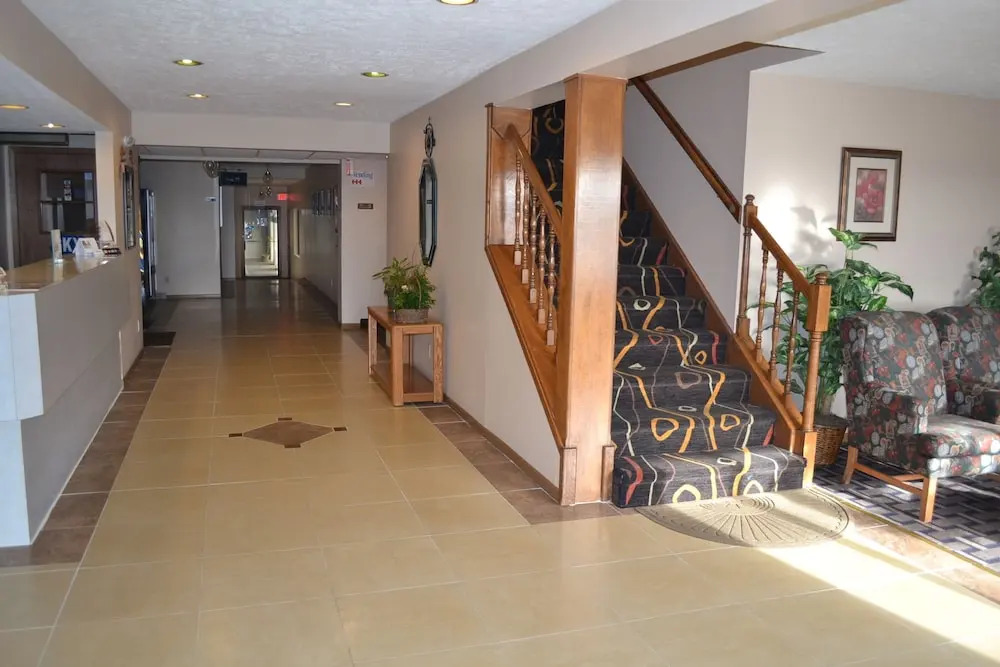 Sky Lodge Inn & Suites - Delavan