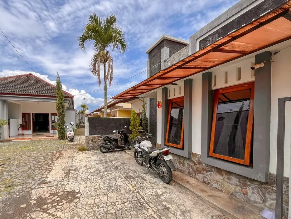 RedDoorz at Penginapan Garuda Batu