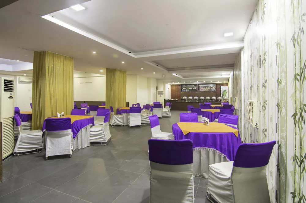 OYO 9899 Hotel Palm Tree