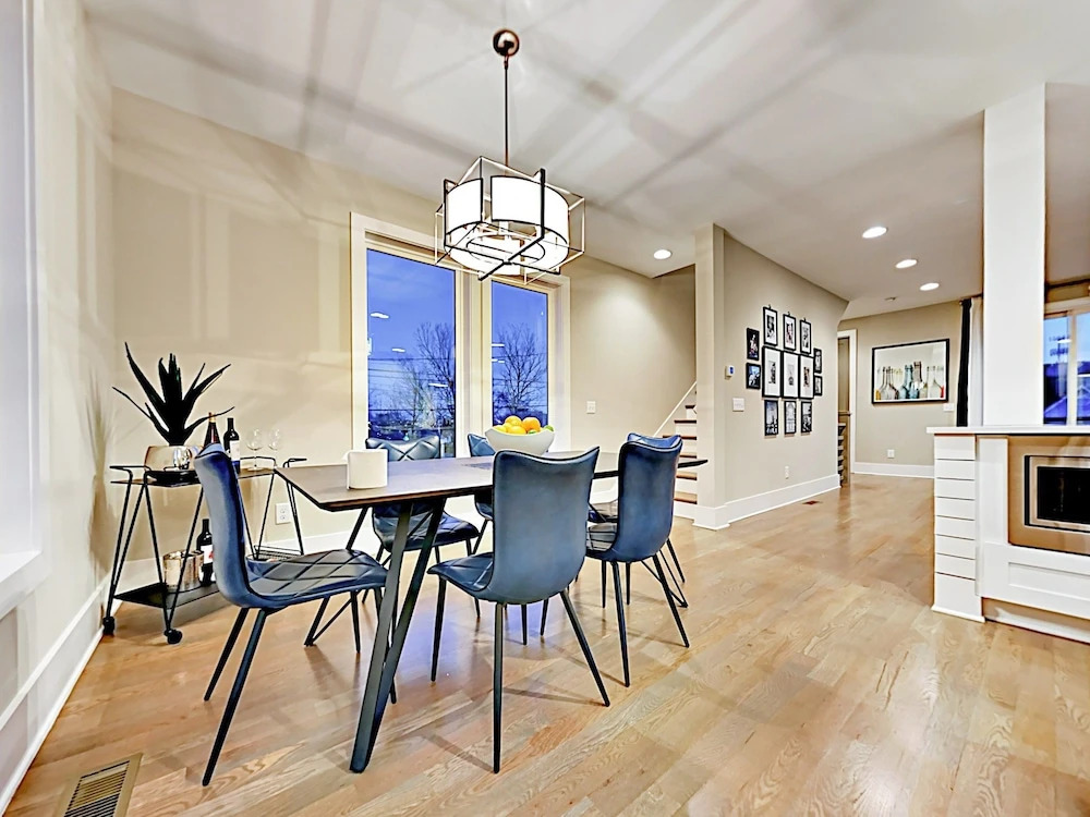 1011A 12th Ave North - 3 Br Townhouse