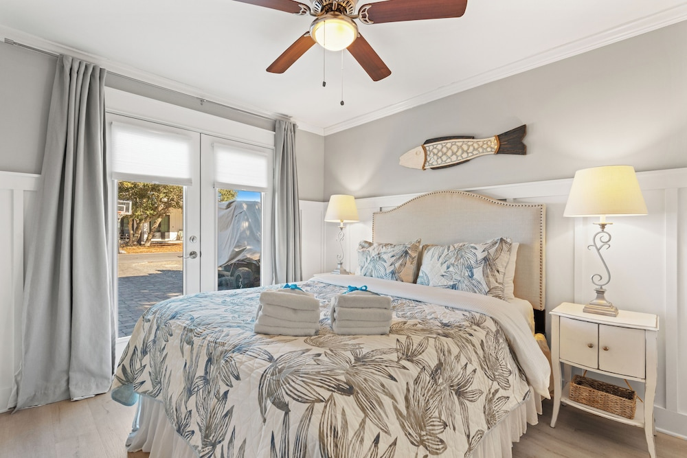 Laguna Breeze! Dog-friendly 4BR Beach Escape for 8 With Coastal Charm!