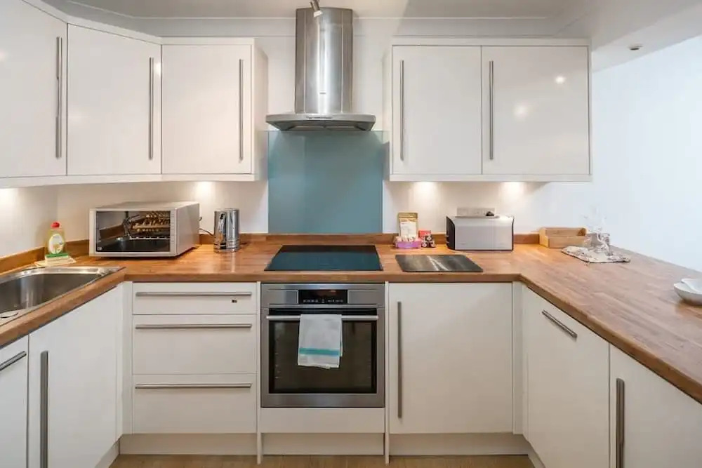 Spacious 2 bed Sleeps 5 With Parking nr Chelsea