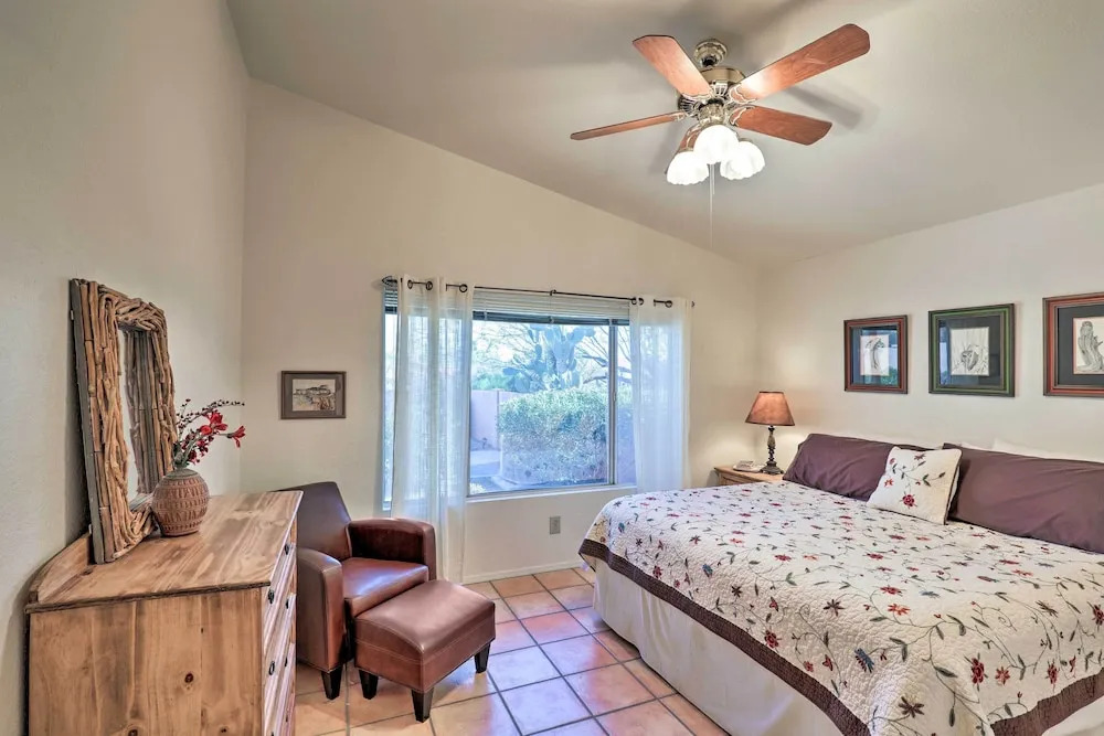 Tucson Area House w/ Pool Access & Mountain Views!