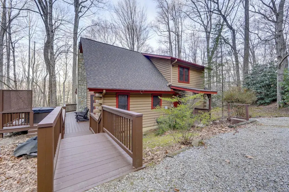 Creek On-site! Cabin 7 Mi to Cataloochee Ski Area