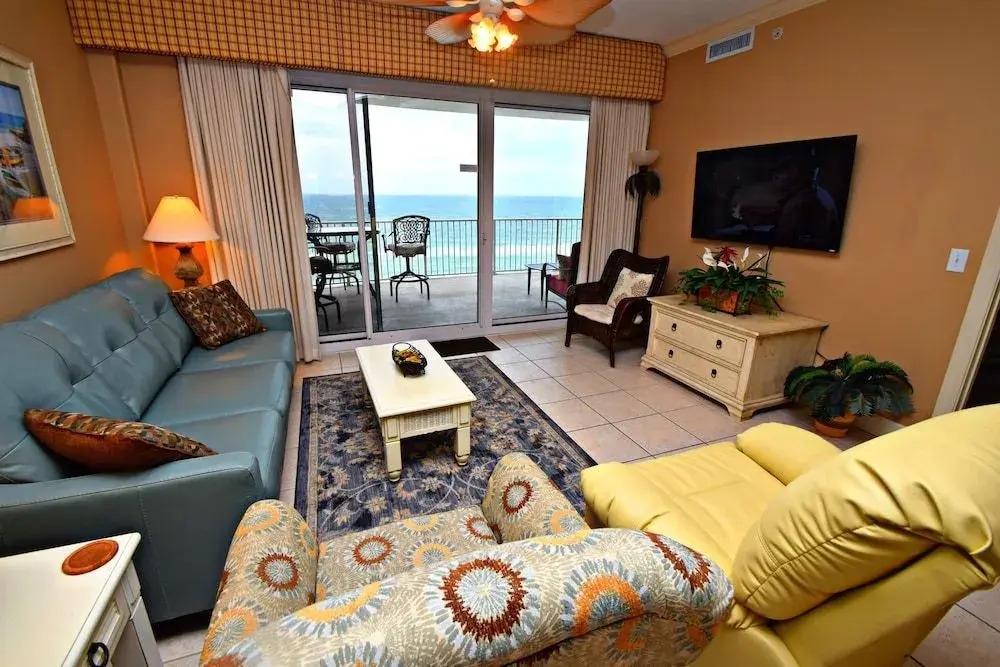 Regency Isle 703 by RedAwning
