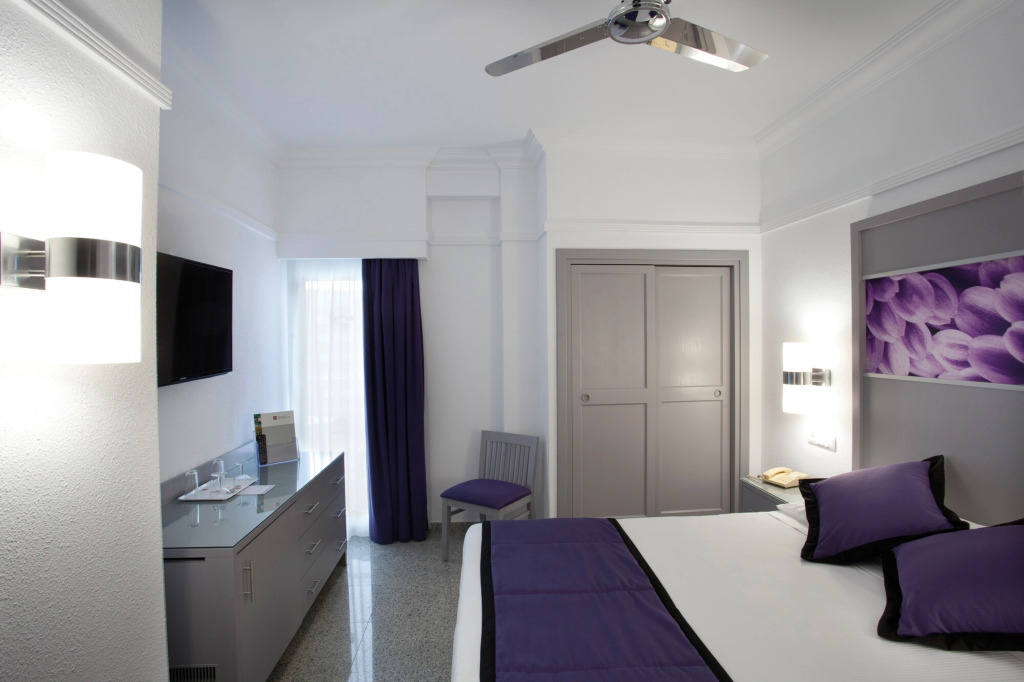 Отель Riu Nautilus