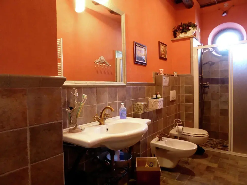Tranquil Villa in San Romano di Garfagnana with Hot Tub