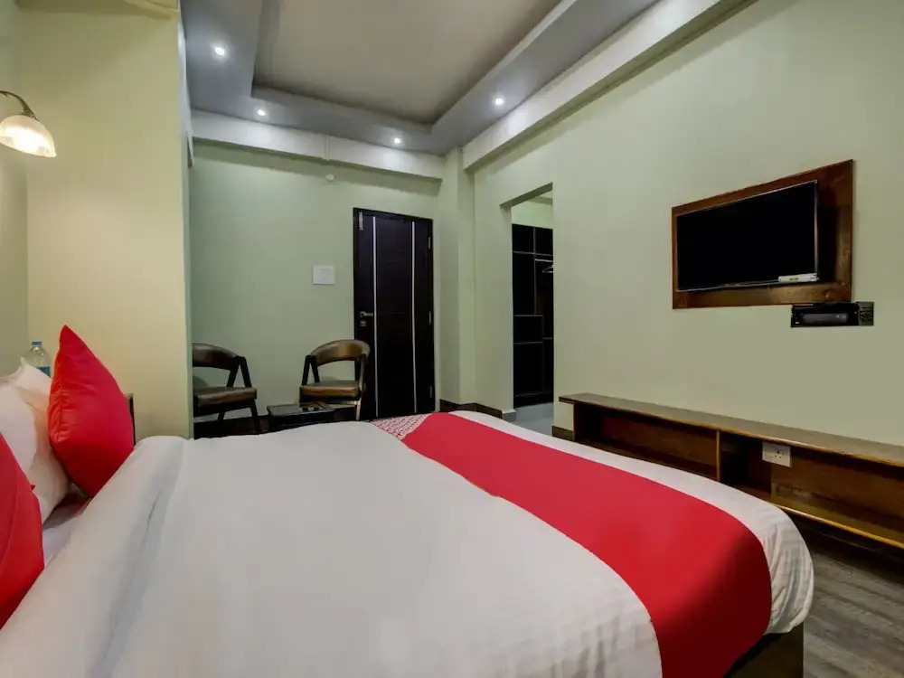 OYO 19563 Infinity Inn