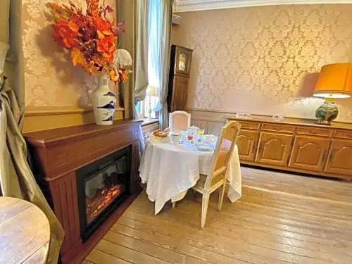 Demeure Saint Louis Historic manor, City 700m, free parking,A C,Clim,WIFI, city view, Garden