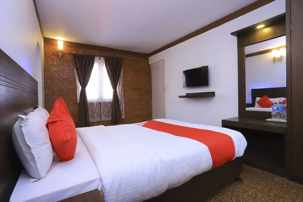Oyo 591 Hotel Blue Moon