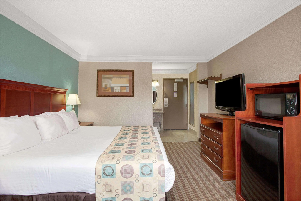 Red Lion Inn & Suites Houston IAH Airport