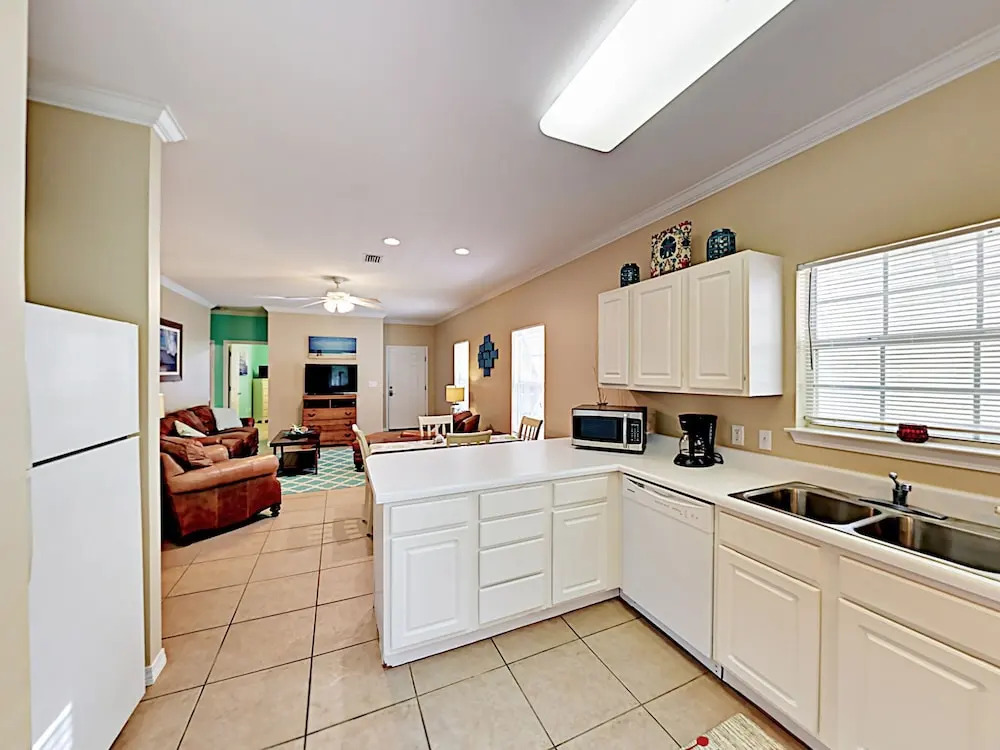 Coastal Oasis Near Beach W/ Pool, Grill & Pond 3 Bedroom Condo