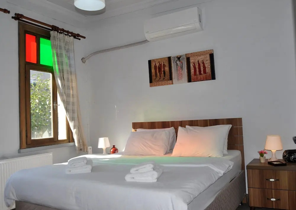 Rooftop Balat Rooms and Apartments Vodina