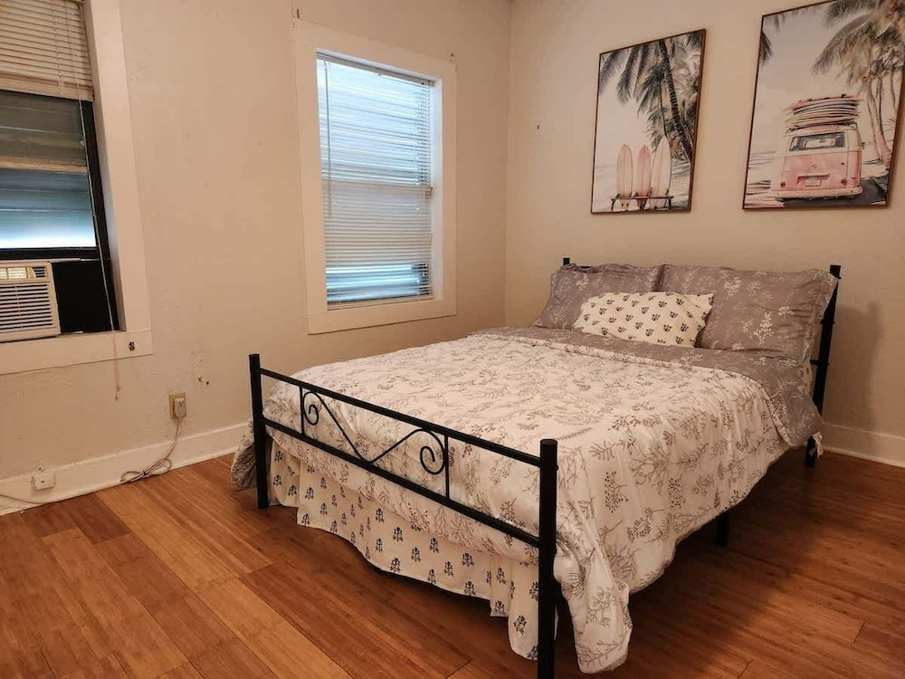Cozy Church Street Apartment In Historic Galveston 2 Bedroom Apts