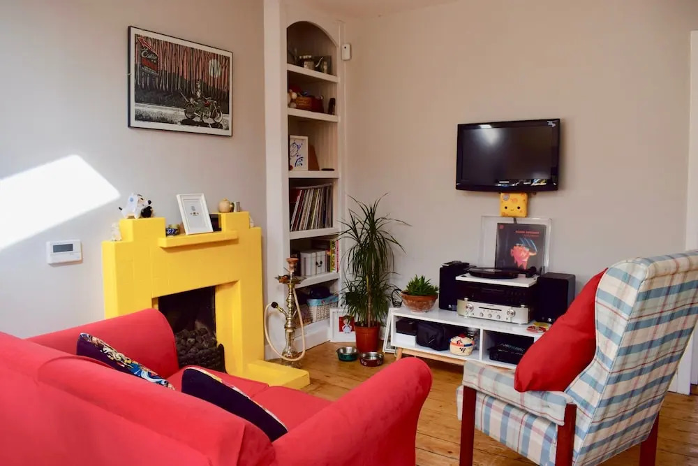 Bright 2 Bedroom Dublin House With Large Garden