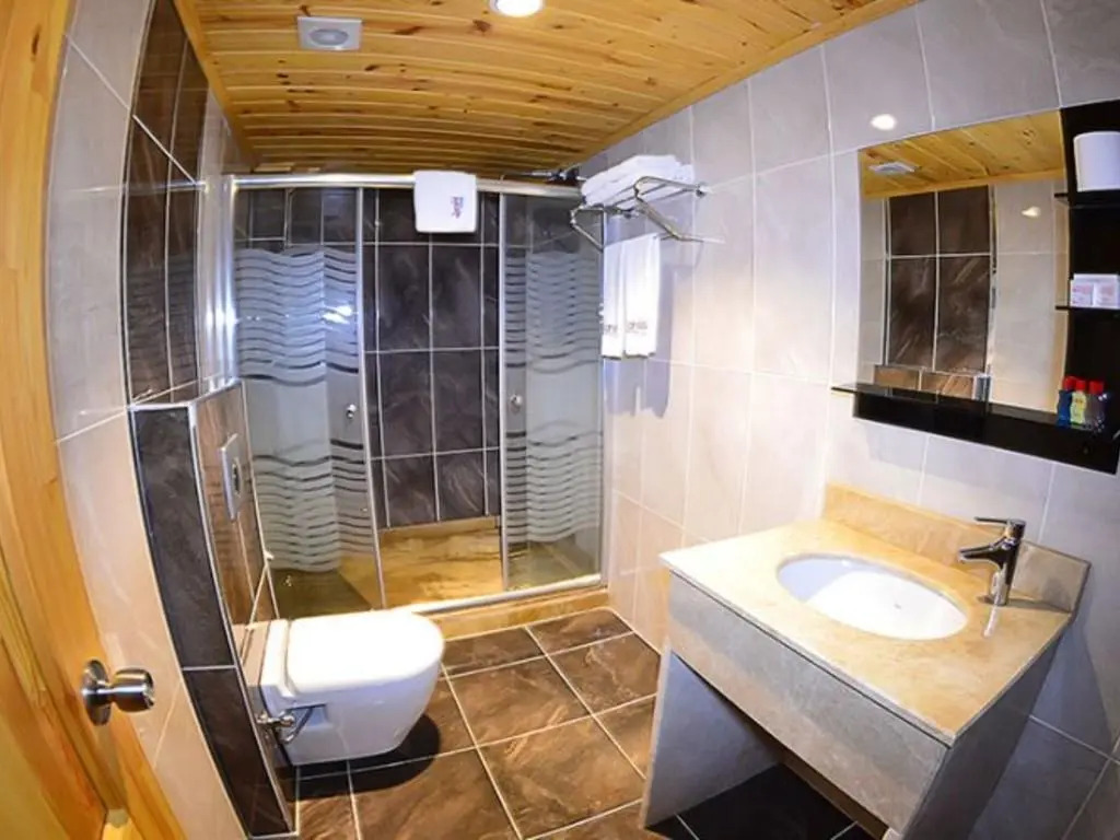 Green Palace Suite Hotel