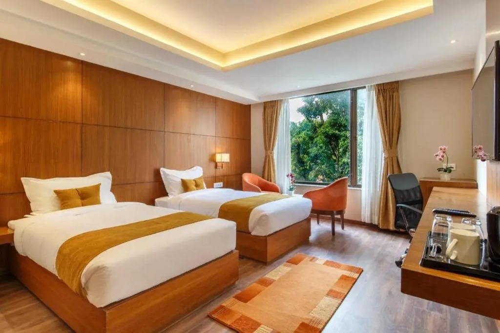Hotel Thrive, A Tropical Courtyard