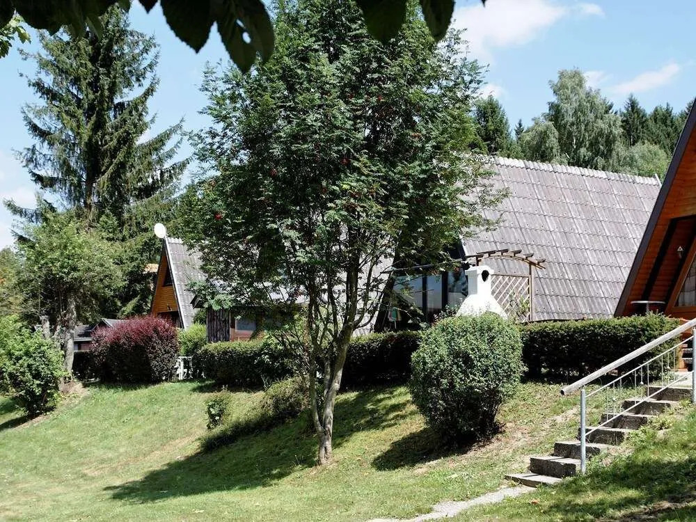 Wooden Chalet with Terrace near Swimming Lake
