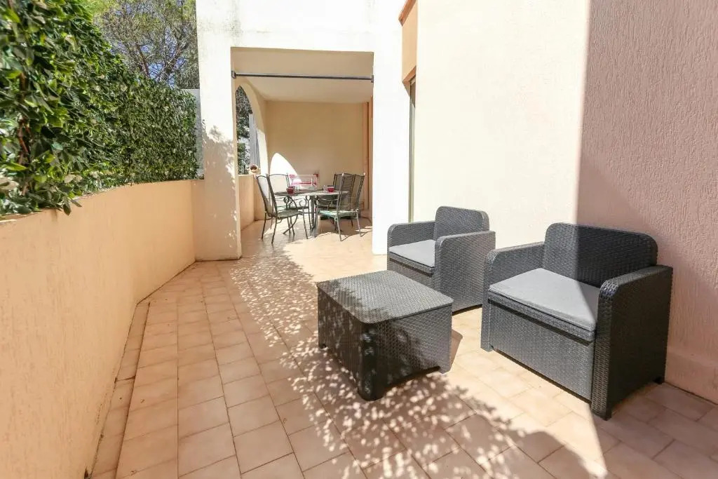AC Appartment with terrace parking and pool- BENAKEY