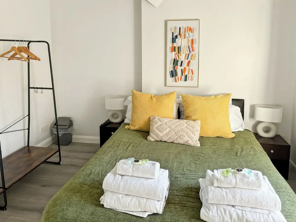 Charming Retreat With Hot Tub Sauna Sleeps 4