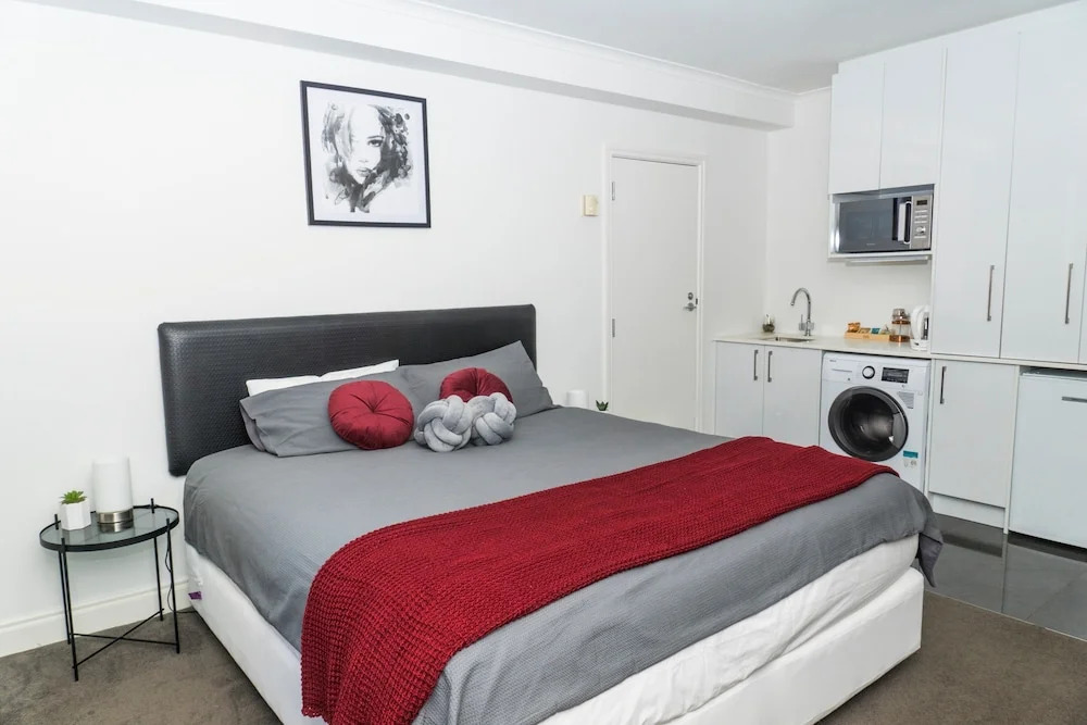 King Bed in Auckland CBD with Pool & Gym