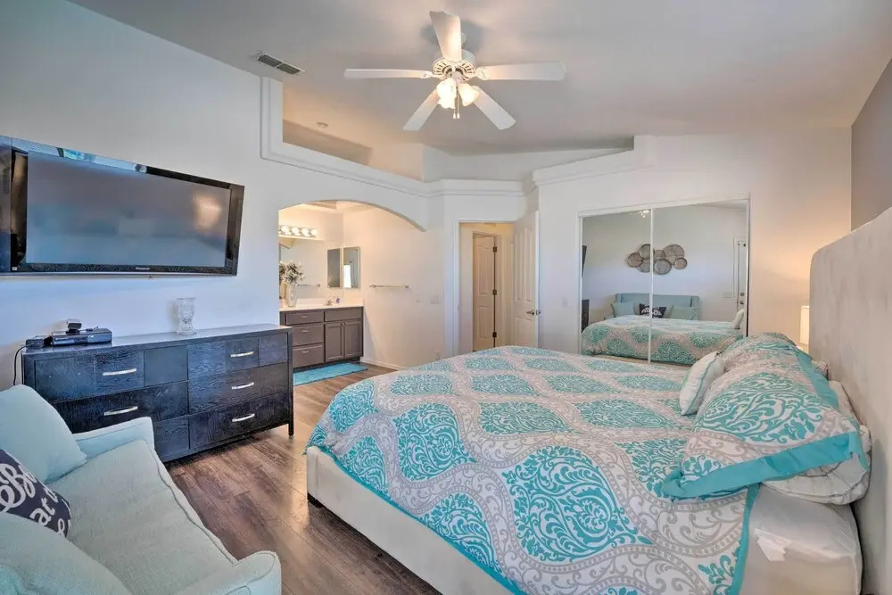 Central Lake Havasu City House: Grill & EV Charger