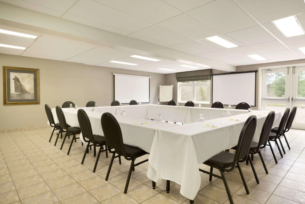 Days Inn by Wyndham Orillia