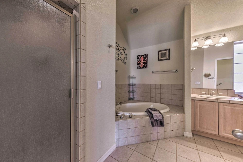 Hot Tub & Deck: Family Ruidoso Retreat!