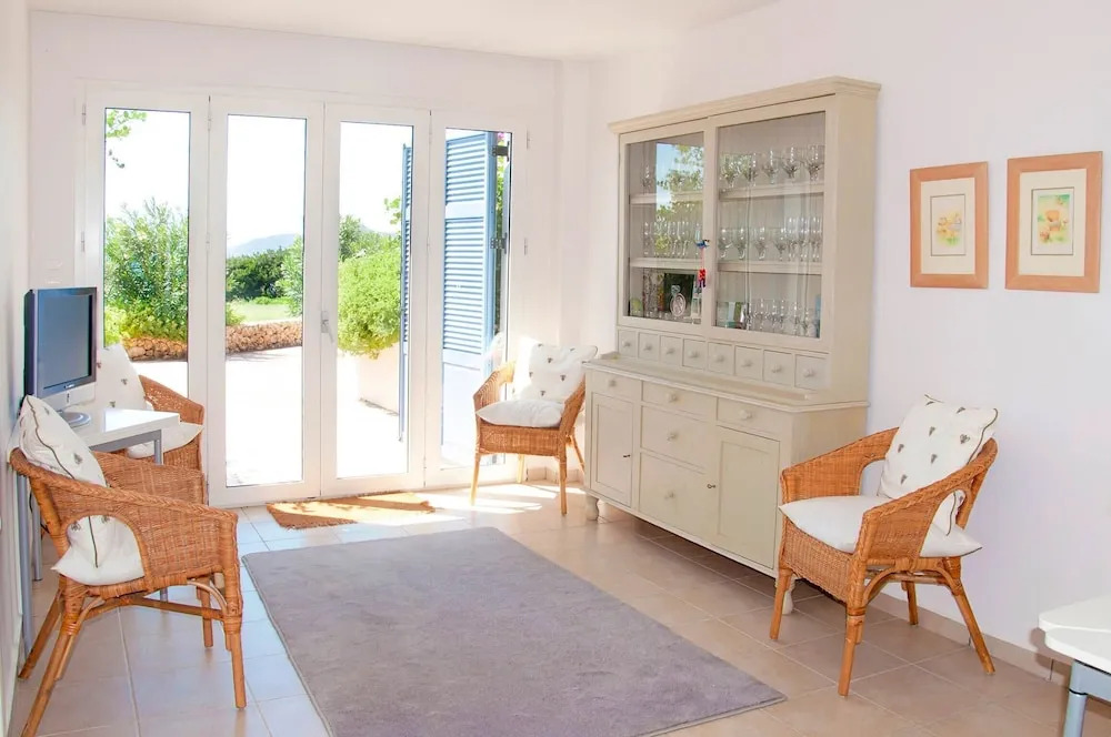 Wonderful Beach Front Villa Perfect for up to 6 People