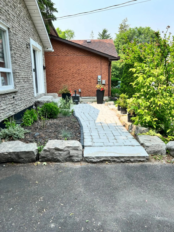 Tranquil & Cozy 30 min to Toronto ~ Backyard ~ Pkg