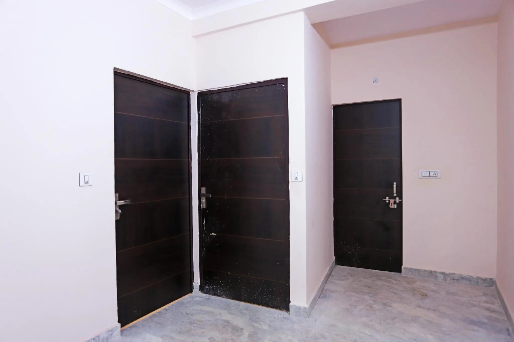 Collection O 48359 Lal Residency