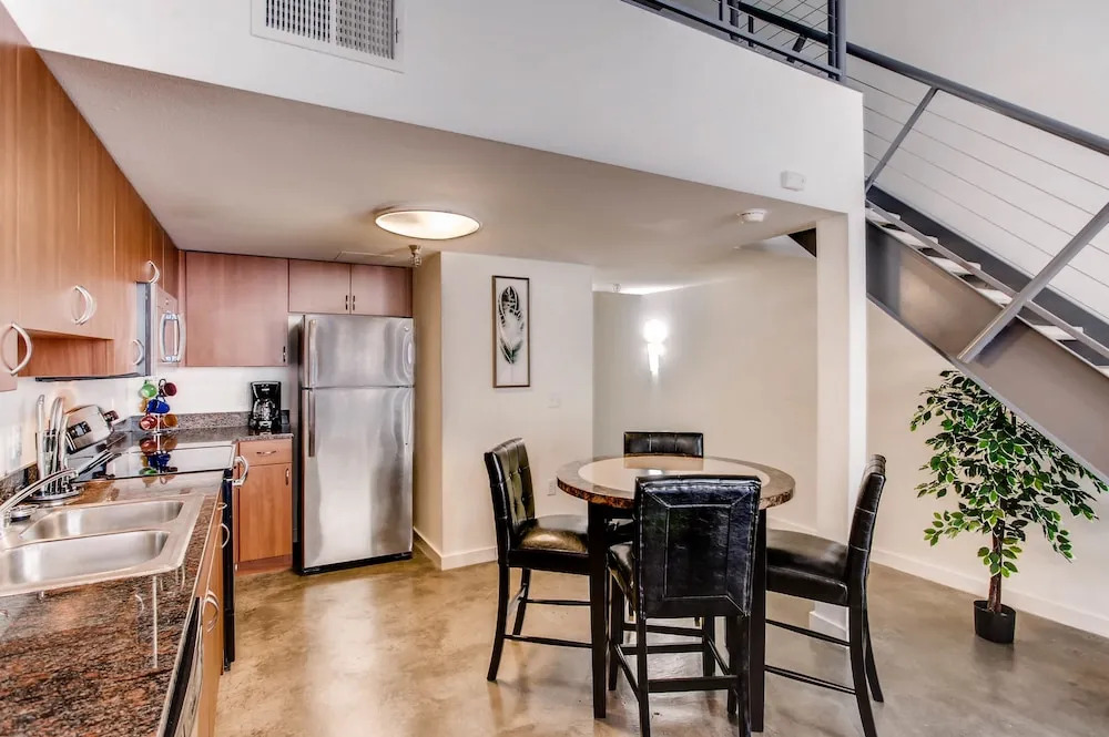 Trendy Loft Incredible Urban Oasis