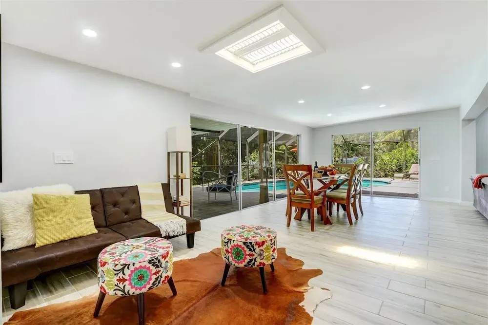 Lakeshore - Private & Sanitized, Perfect for Social Distancing & Working From Home. Private Pool, Pet Friendly. Discounted During Pandemic. Super-host Support