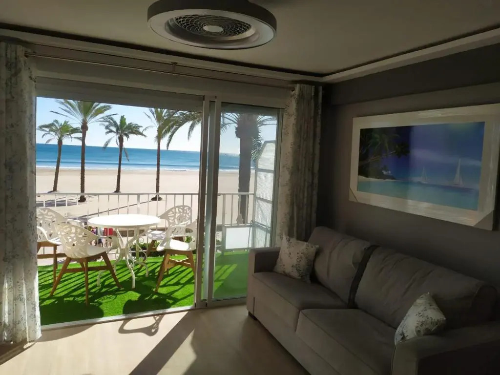 NUEVO, Primerísima línea con Wifi y Parking gratis en Playa San Antonio