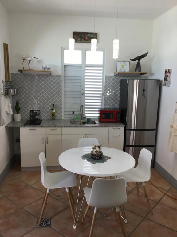 Beachside One bedroom Apt steps from prime beach generator parking included