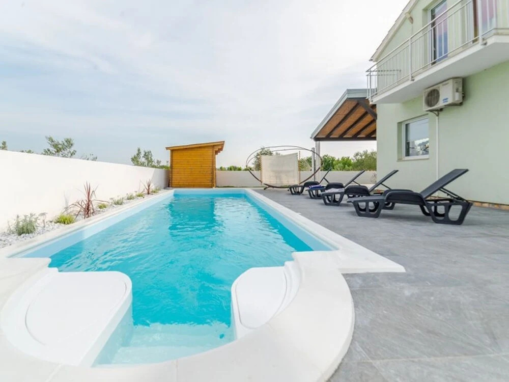 Modern Holiday Home in a Quiet Area, Private Pool, Lovely Roofed Terrace, BBQ