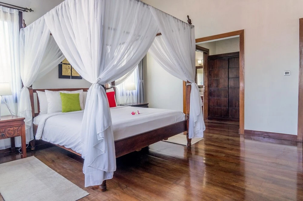 Hillstone Luxury Village