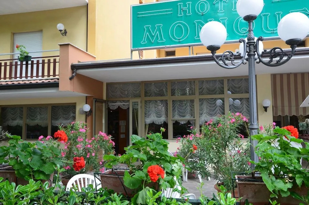 Hotel Monique