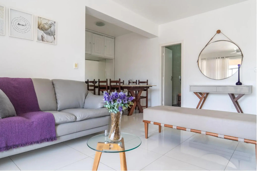 Apartamento a 200m da PRAIA DO FORTE com VISTA, GARAGEM, VARANDAS e Wi-Fi 250 MEGAS